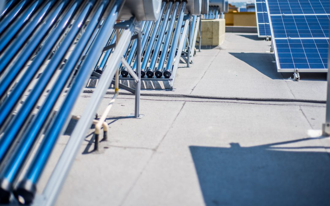 Compatibilidad entre automatismos para puertas y placas solares: ¿vale la pena?